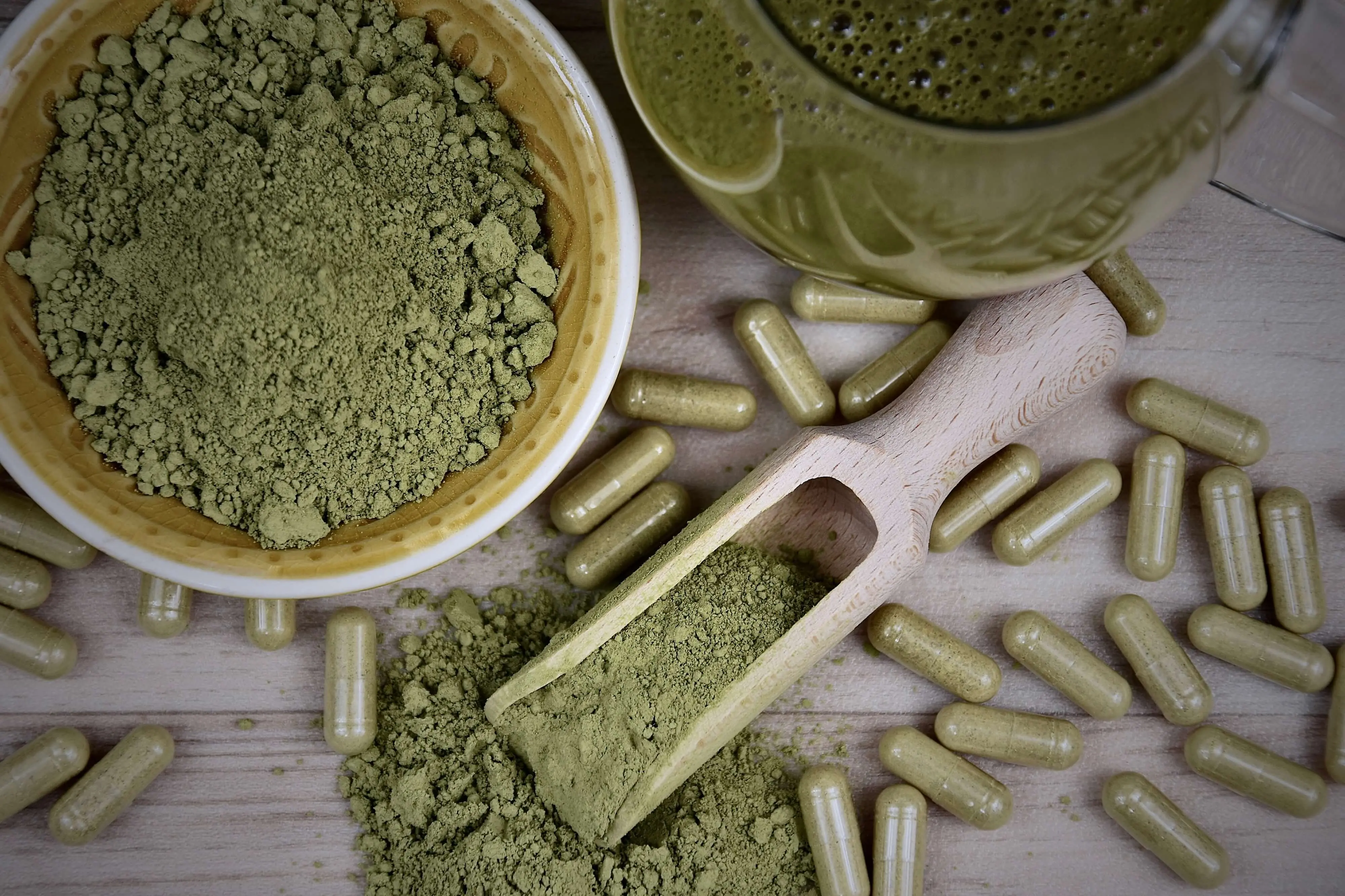 Kratom Extract vs. Kratom Powder: The Differences and Which Is Right for You