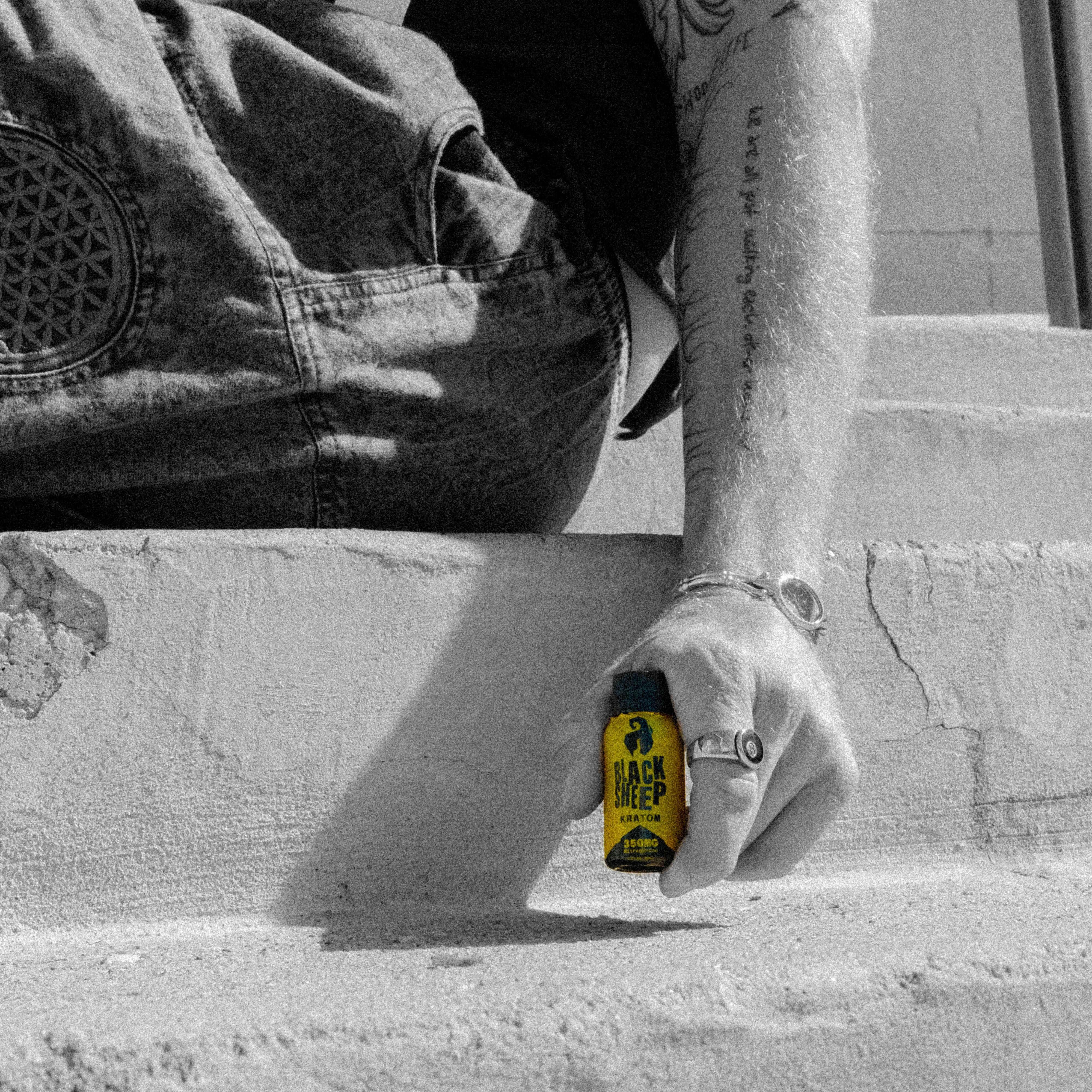 kratom shot in hands